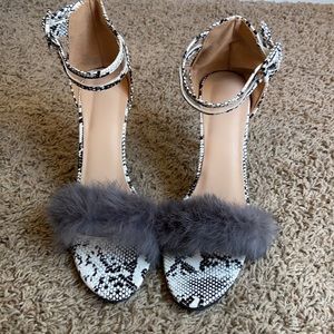 👛Brand New Snake Skin Print Furry Band Heels👛